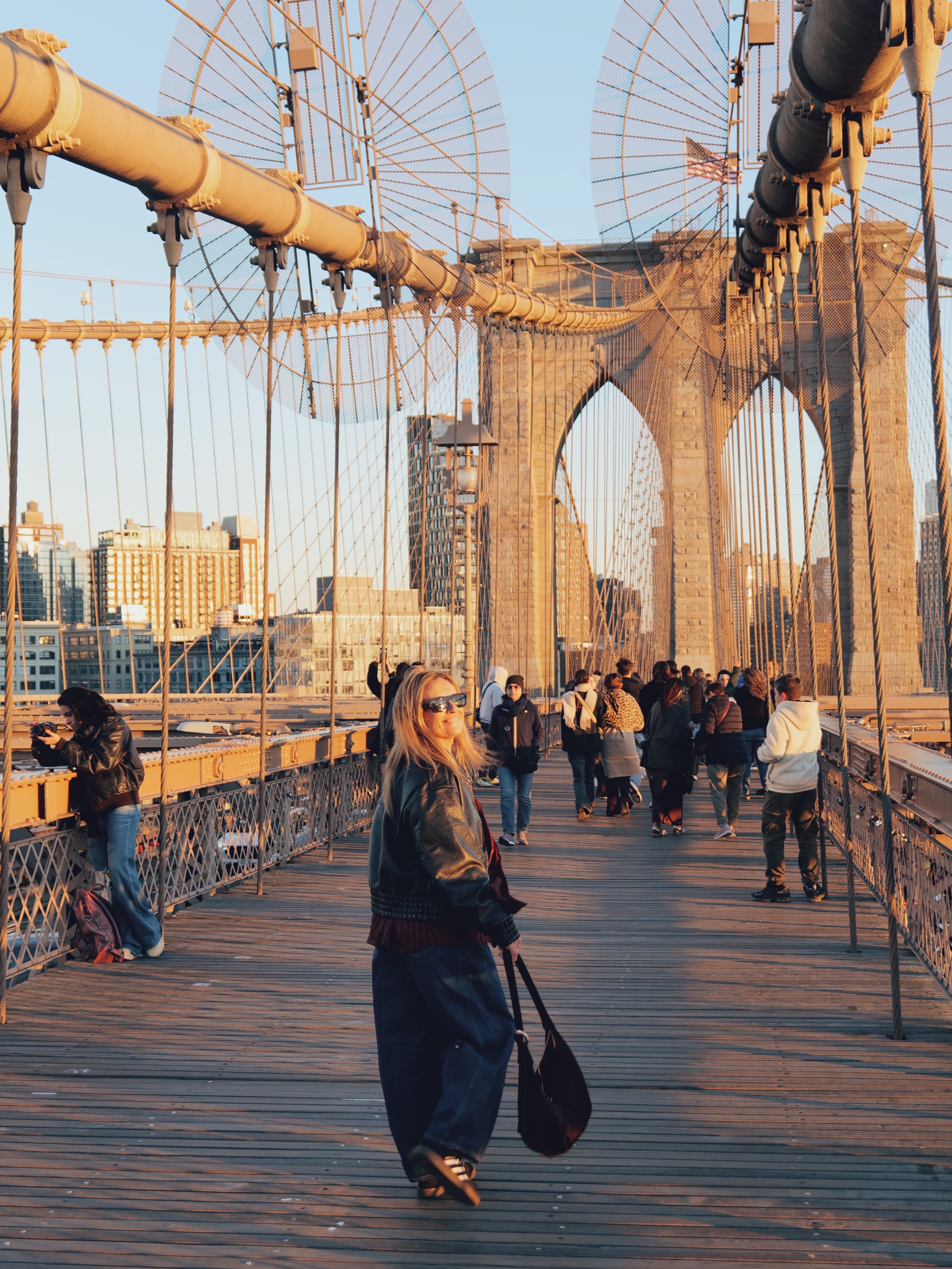 2880 New York Minutes – Promise To Carry The Cases